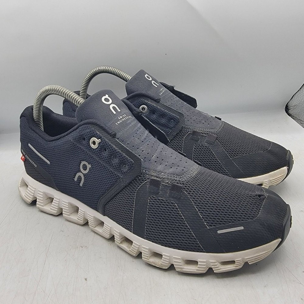On Cloud 5 Womens 9.5 Black Athletic Running Shoes Outdoors Lightweight Comfort